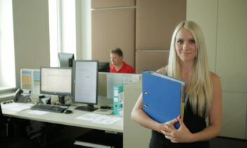 Personal-
dienstleister/in